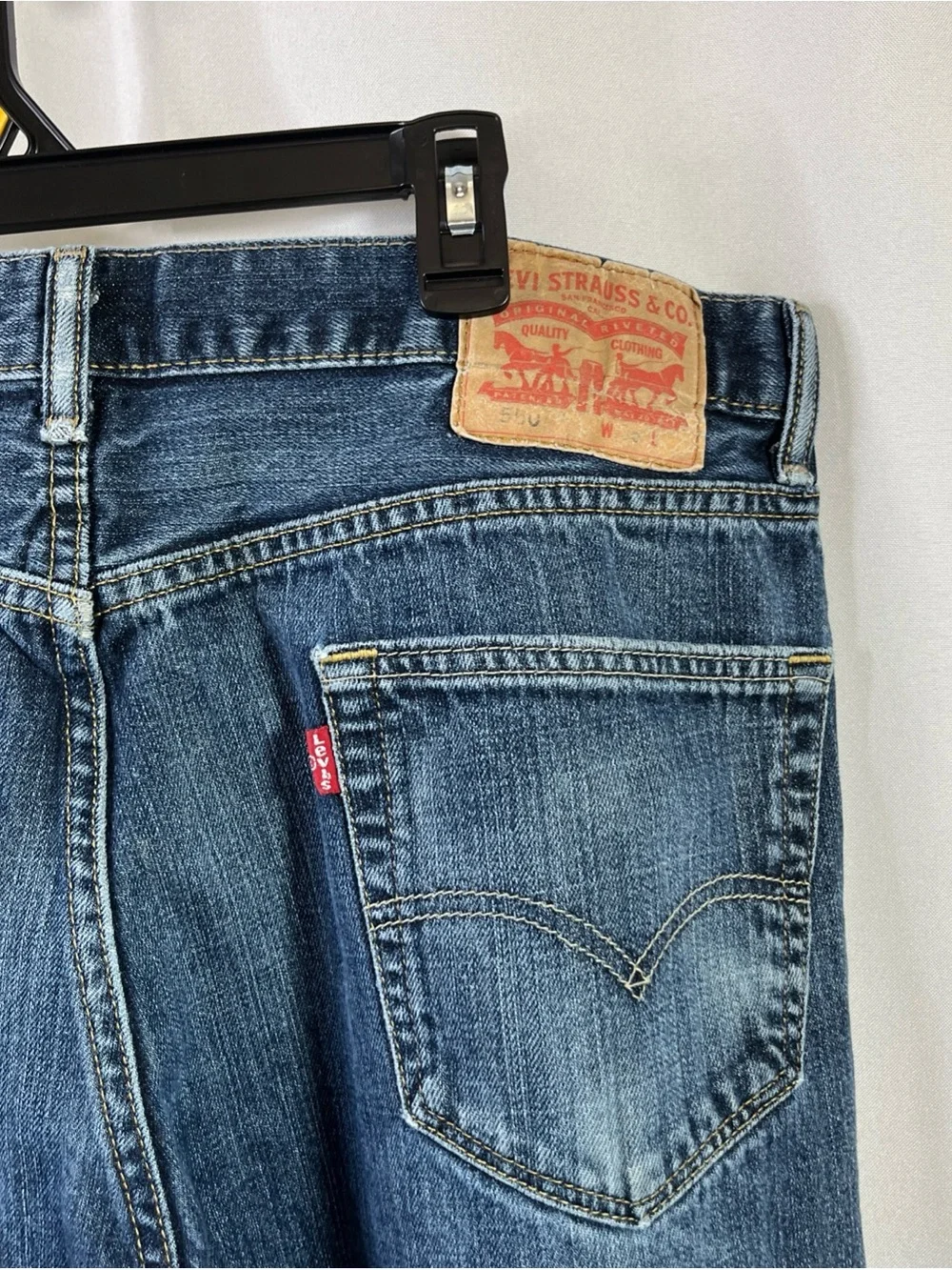 Levi's 550 Jeans Mens 36x32 Blue Med Wash Relaxed Fit Tapered Denim Red Tab